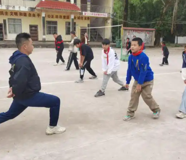 深挖教育渠道功用价值从教师团队学科精准教育两大中心场景下手