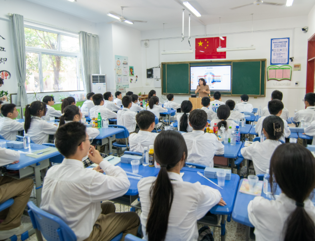 守护教育公正以标准办学守住公正底线应聚集大众关心